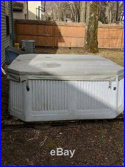 5 seat hot tub. Works, cover, new filter, chemicals included. Buyer pick up