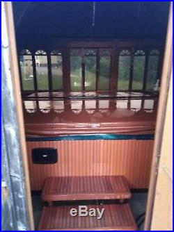 6 person Jacuzzi premium hot tub with stereo lights and new cover