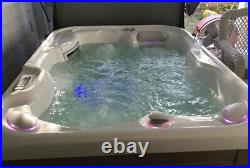 HOT SPRING JETSETTER Spa Hot tub. Looks nu. Cover and lift assist. Stored inside