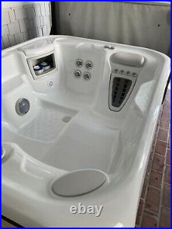 HOT SPRING JETSETTER Spa Hot tub. Looks nu. Cover and lift assist. Stored inside