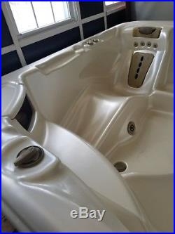 Hot Springs 2003 Spa Hot Tub Model Sovereign. Tub is in very good condition