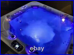 Hot Springs Grandee Spa in excellent condition Seats 7