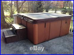Hot Tub 7' x 7' (6 person with 1 person lounge)