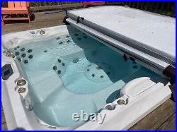 Hot Tub Jacuzzi J495 Lightly Used Made in 2017
