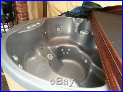 Hot tub spa Jacuzzi, 71 diameter, Great Lakes brand, excellent condition, clean