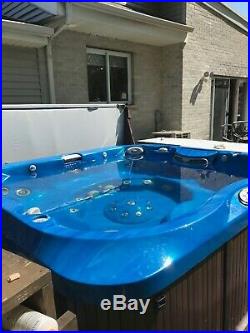 Hot tub spa jacuzzi j365, large comfort open seating for 7 adults