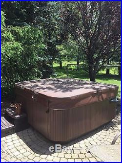 JACUZZI J-355 Comfort 6-Person Hot Tub Lounger