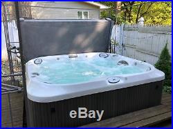 Jacuzzi hot tub j365 With Cover