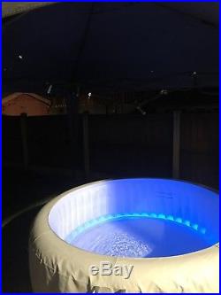 Lazy spa hot tub Paris, comes with all the extras