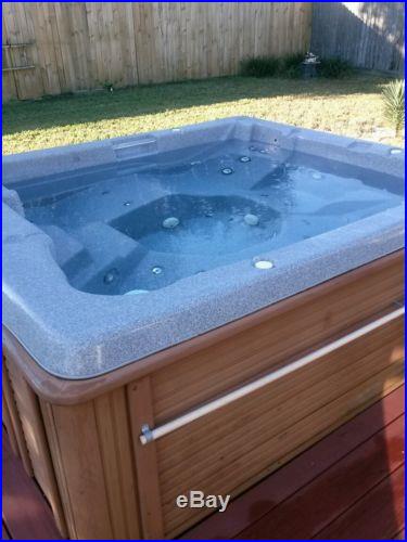 MUST SEE Jacuzzi 36 jets, extremely well maintained
