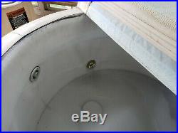 Softub T-140 Hot Tub Spa. Excellent condition, Digital Pump Pack with Light